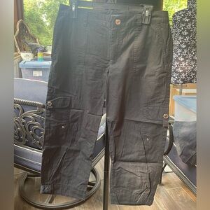 Chaps black cargo cropped pants size 6